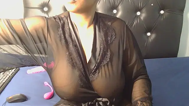 Snapshot of Curvy_Gorrilagrip chatting on November 30, 2025, 6:45 pm Curvy Gorrilagrip online show from November 30, 2025, 6:45 pm