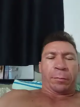 Snapshot of RobertoLuiz84 chatting on June 4, 2026, 11:11 pm RobertoLuiz84 online show from June 4, 2026, 11:11 pm
