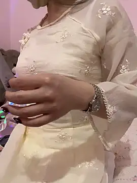 Snapshot of Queen-of-Love chatting on February 20, 2026, 5:48 am Queen-of-Love online show from February 20, 2026, 5:48 am