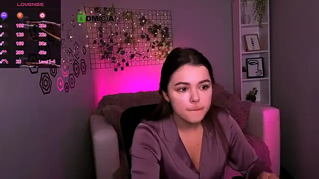 Snapshot of maddycats chatting on December 13, 2025, 8:47 pm maddycats online show from December 13, 2025, 8:47 pm