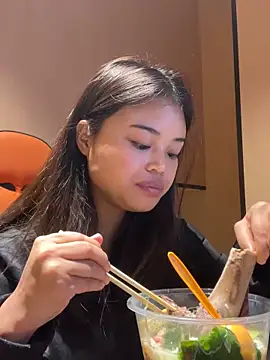 Snapshot of Toffee-00 chatting on December 5, 2025, 11:08 am Toffee-00 online show from December 5, 2025, 11:08 am