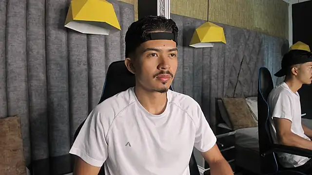 Snapshot of NicolaiKarav chatting on December 4, 2025, 11:41 am NicolaiKarav online show from December 4, 2025, 11:41 am