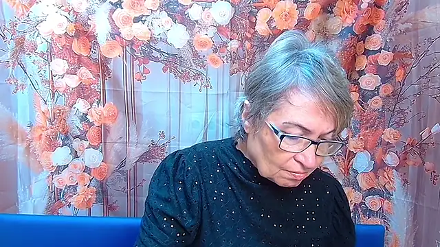 Snapshot of OlgaLuck chatting on November 28, 2025, 6:27 am OlgaLuck online show from November 28, 2025, 6:27 am