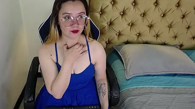 Snapshot of Alaiia___ chatting on December 16, 2025, 12:32 pm Alaiia online show from December 16, 2025, 12:32 pm