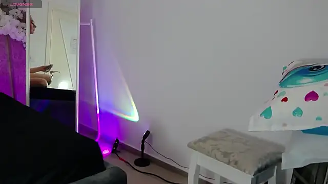 Snapshot of DeniseSun chatting on November 27, 2025, 6:10 pm DeniseSun online show from November 27, 2025, 6:10 pm