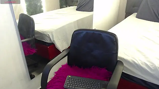 mia violet8 online show from December 14, 2025, 1:55 am