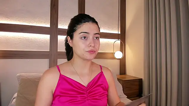 Snapshot of SarhaVega chatting on April 4, 2026, 12:46 pm SarhaVega online show from April 4, 2026, 12:46 pm