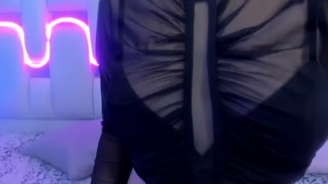 mask red girl online show from February 3, 2026, 12:54 pm