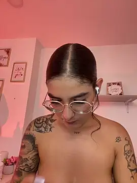 LauraRaider online show from May 15, 2026, 9:44 pm