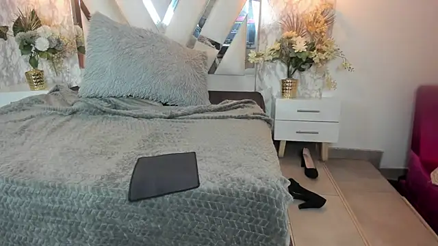 Mysterius Woman online show from February 16, 2026, 12:56 pm