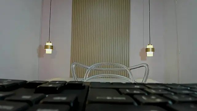 Snapshot of Izelevans chatting on February 19, 2026, 12:34 pm Izelevans online show from February 19, 2026, 12:34 pm