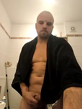 Phoenix2310 online show from December 16, 2025, 9:53 pm