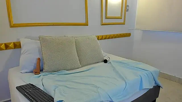 zully28  online show from December 20, 2025, 12:12 pm