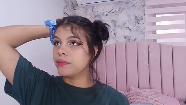 Snapshot of katsumi_yan chatting on December 15, 2025, 7:18 pm katsumi yan online show from December 15, 2025, 7:18 pm