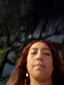 Snapshot of Eveeelyn25 chatting on December 16, 2025, 1:21 am Eveeelyn25 online show from December 16, 2025, 1:21 am