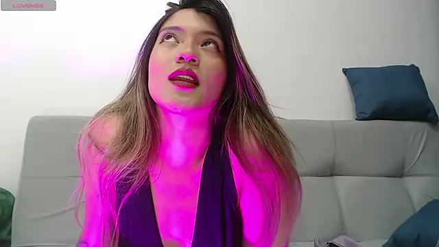 hanna  jones7 online show from December 20, 2025, 3:46 am