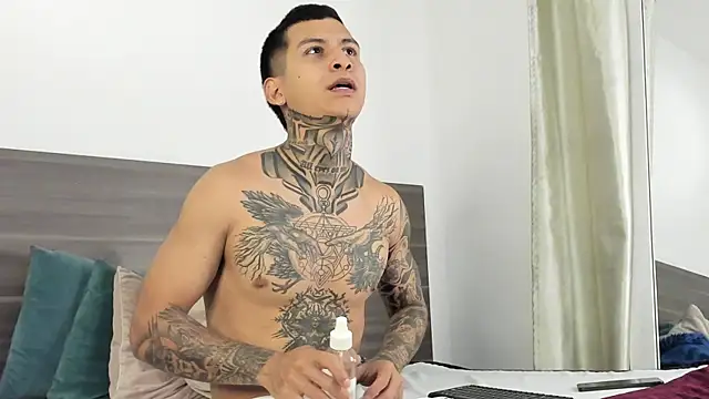 Snapshot of Andrew_sanders68 chatting on December 16, 2025, 3:22 am Andrew sanders68 online show from December 16, 2025, 3:22 am