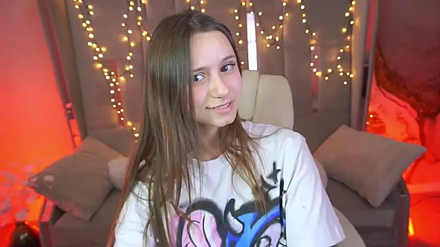 Snapshot of TinyNatalie chatting on April 28, 2026, 12:43 pm TinyNatalie online show from April 28, 2026, 12:43 pm