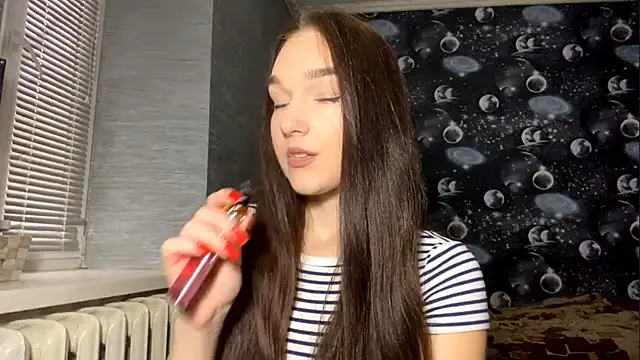 YahairaDuracher online show from December 4, 2025, 6:44 am