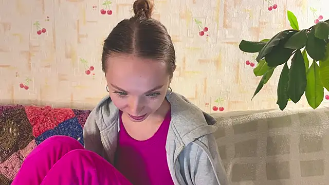 Snapshot of PaulaTisch chatting on December 2, 2025, 3:07 pm PaulaTisch online show from December 2, 2025, 3:07 pm