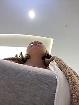 KateBurlesk online show from December 21, 2025, 9:38 am