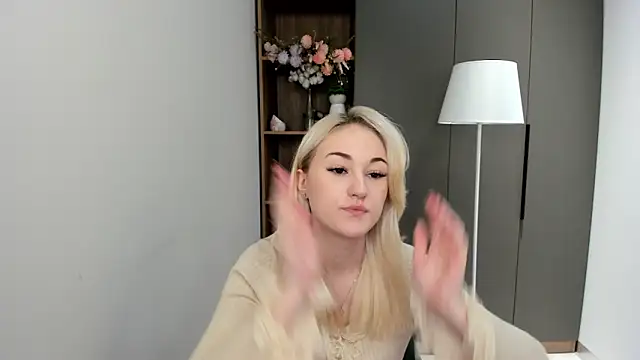 Snapshot of CandiRinebold chatting on November 24, 2025, 6:57 am CandiRinebold online show from November 24, 2025, 6:57 am