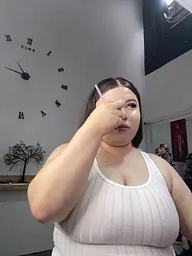 Snapshot of Kitty_Bms_ chatting on December 4, 2025, 8:28 pm Kitty Bms online show from December 4, 2025, 8:28 pm