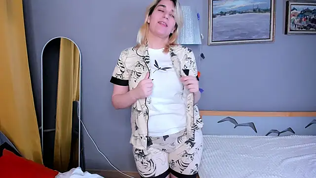 Snapshot of TideLunar chatting on December 5, 2025, 6:22 am TideLunar online show from December 5, 2025, 6:22 am