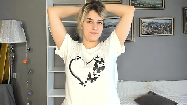 Snapshot of TideLunar chatting on December 16, 2025, 5:23 am TideLunar online show from December 16, 2025, 5:23 am