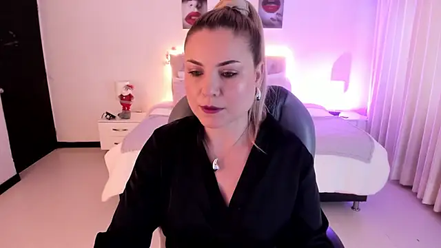 Snapshot of Violeta_Hotter chatting on December 4, 2025, 11:08 am Violeta Hotter online show from December 4, 2025, 11:08 am