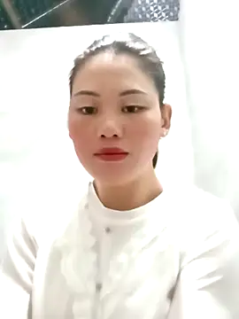 Snapshot of lynae-0 chatting on December 4, 2025, 8:34 am lynae-0 online show from December 4, 2025, 8:34 am