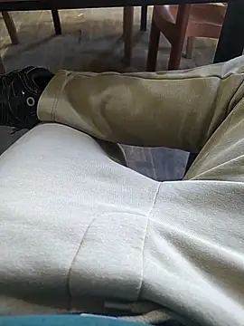 Snapshot of BarrenProtege chatting on December 17, 2025, 12:00 pm BarrenProtege online show from December 17, 2025, 12:00 pm