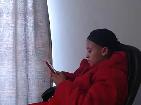 Snapshot of Yellowkitten95 chatting on December 14, 2025, 10:31 am Yellowkitten95 online show from December 14, 2025, 10:31 am