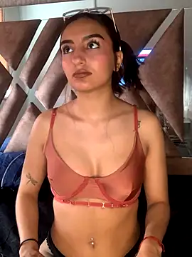 Snapshot of ZoeJohnson_Pink chatting on November 26, 2025, 12:50 pm ZoeJohnson Pink online show from November 26, 2025, 12:50 pm