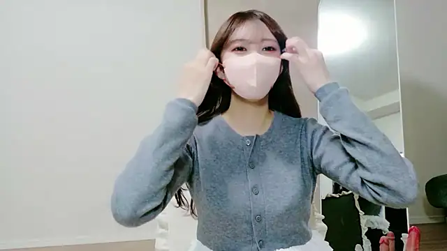Snapshot of alicechan_v chatting on June 19, 2026, 11:25 am alicechan v online show from June 19, 2026, 11:25 am