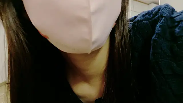 Snapshot of alicechan_v chatting on July 15, 2026, 11:37 am alicechan v online show from July 15, 2026, 11:37 am