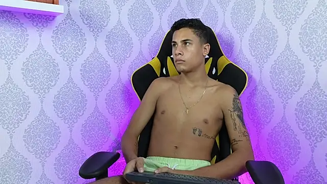 Snapshot of The_big_twink_x chatting on December 4, 2025, 7:22 pm The big twink x online show from December 4, 2025, 7:22 pm