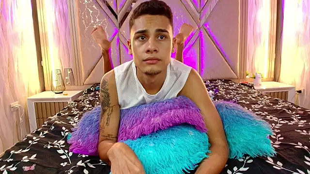 Snapshot of The_big_twink_x chatting on December 16, 2025, 8:47 pm The big twink x online show from December 16, 2025, 8:47 pm