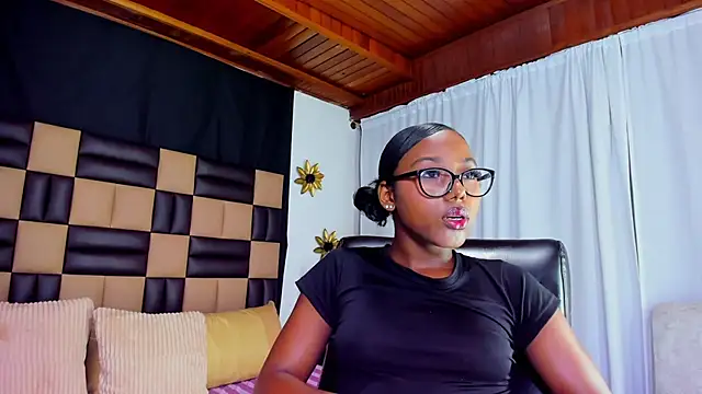 Snapshot of MelodyBrooks chatting on November 25, 2025, 5:13 pm MelodyBrooks online show from November 25, 2025, 5:13 pm