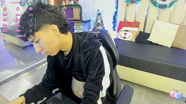 Snapshot of kaelwolf_tay chatting on December 15, 2025, 7:18 pm kaelwolf tay online show from December 15, 2025, 7:18 pm