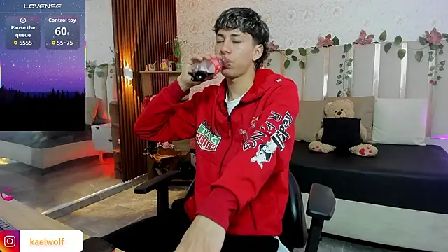 kaelwolf tay online show from February 2, 2026, 7:12 pm