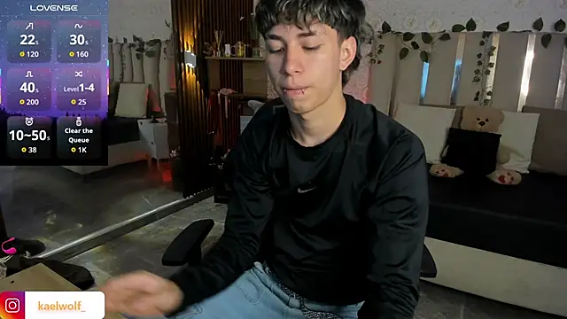 kaelwolf tay online show from February 4, 2026, 7:20 pm