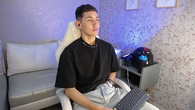 Snapshot of LoganFoster_ chatting on December 15, 2025, 11:31 pm LoganFoster online show from December 15, 2025, 11:31 pm