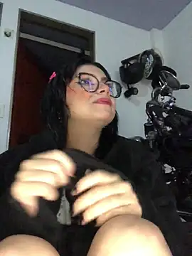 Snapshot of Miharu_ chatting on December 4, 2025, 9:56 pm Miharu online show from December 4, 2025, 9:56 pm