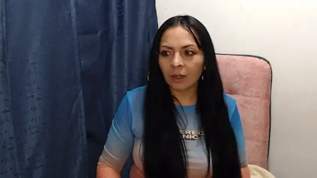 Snapshot of Paolahotty chatting on December 14, 2025, 10:47 pm Paolahotty online show from December 14, 2025, 10:47 pm