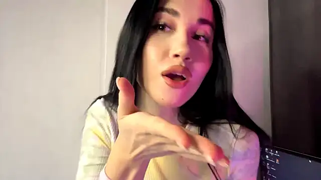 Beautyofnlka online show from November 28, 2025, 1:47 pm