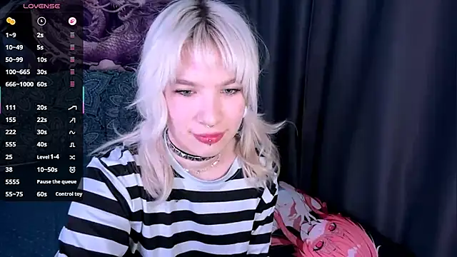 Snapshot of LolaDollyMur chatting on December 13, 2025, 8:04 pm LolaDollyMur online show from December 13, 2025, 8:04 pm