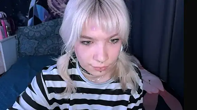 Snapshot of LolaDollyMur chatting on December 14, 2025, 7:51 pm LolaDollyMur online show from December 14, 2025, 7:51 pm