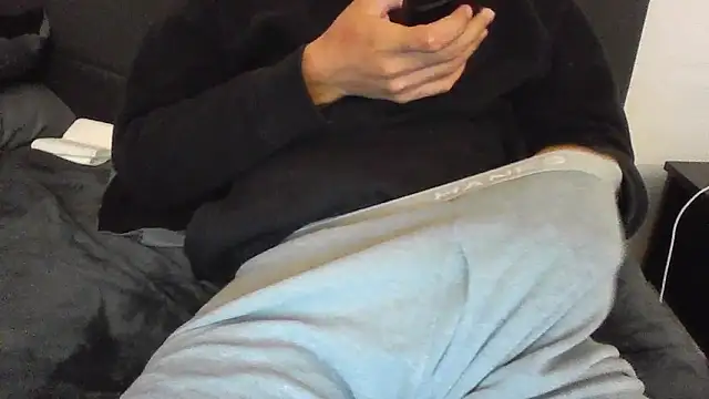 latinman7944 online show from April 17, 2026, 9:23 am