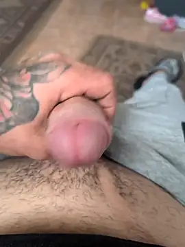 Snapshot of Alexutz21 chatting on April 8, 2026, 5:29 am Alexutz21 online show from April 8, 2026, 5:29 am